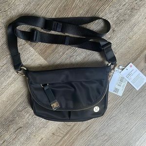 NWT Lululemon All Night Festival Bag size Micro in Black and gold